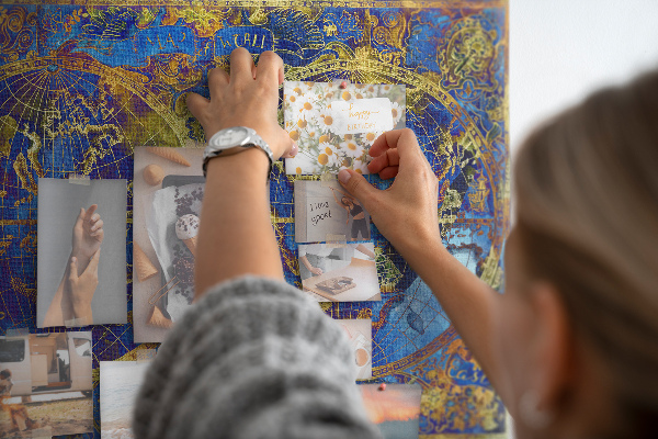 Korkbild antike Weltkarte in leuchtenden Farben