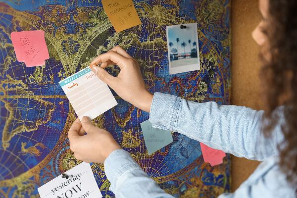 Korkbild antike Weltkarte in leuchtenden Farben