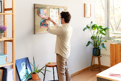 Korktafel mit Motiv einer antiken Weltkarte in gedeckten Farben