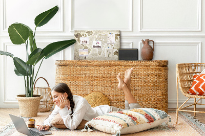 Korkbild Weltkarte mit Darstellung einer altmodischen Weltkarte im Hintergrund