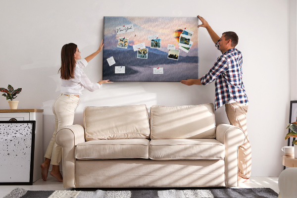 Korkbild Ballonfahrt vor einer Bergkulisse im Morgengrauen