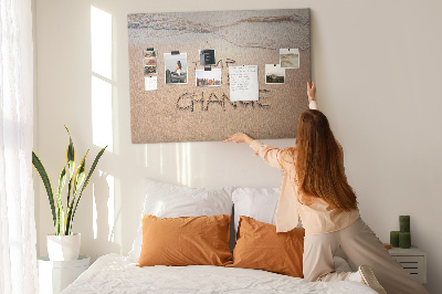 Bild mit Korkrückwand mit dem Motiv Veränderungen, die in den Strandsand geschrieben stehen