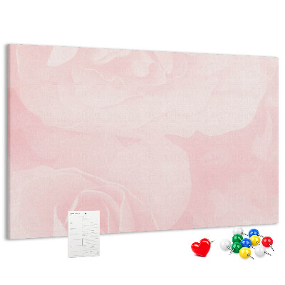 Korkbild mit zarten rosa Rosen im Hintergrund
