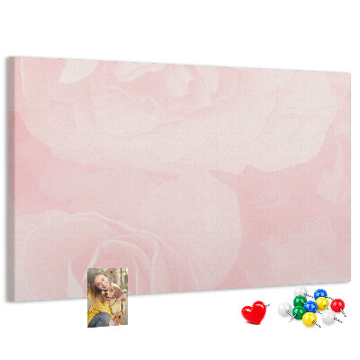Korkbild mit zarten rosa Rosen im Hintergrund
