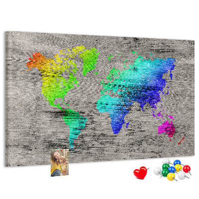 Weltkarte mit Korkrückwand bunte Ausführung auf grauem Hintergrund
