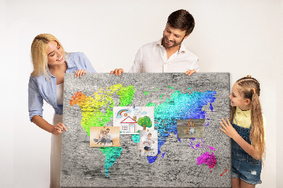Weltkarte mit Korkrückwand bunte Ausführung auf grauem Hintergrund