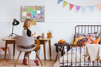 Weltkarte mit Korkrückwand bunte Ausführung auf grauem Hintergrund
