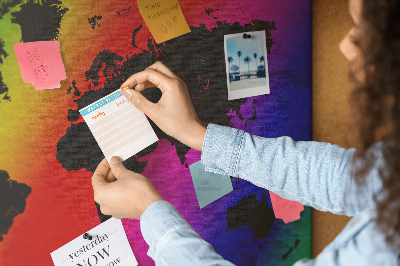 Korktafel mit Weltkartenmotiv in Regenbogenfarben