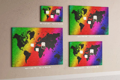 Korktafel mit Weltkartenmotiv in Regenbogenfarben