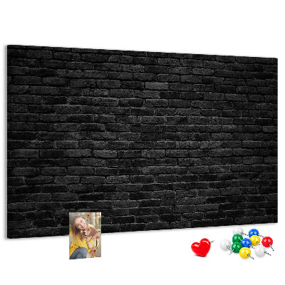 Bild mit Korkrückwand Nahaufnahme einer dunklen strukturierten Backsteinwand