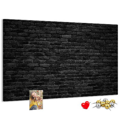 Bild mit Korkrückwand Nahaufnahme einer dunklen strukturierten Backsteinwand