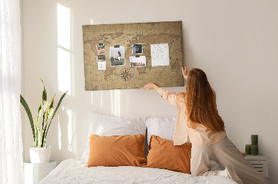 Korktafel mit Motiv einer antiken Weltkarte mit Kompass