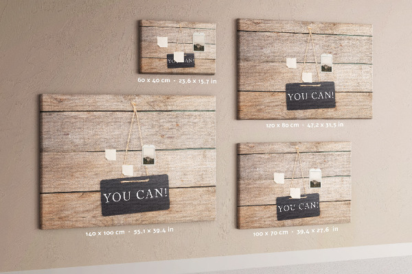 Korkbild mit Motivationsspruch auf hölzernem Hintergrund