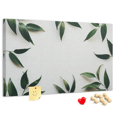 Bild mit Korkrückwand Blätter in einem zarten, minimalistischen Arrangement