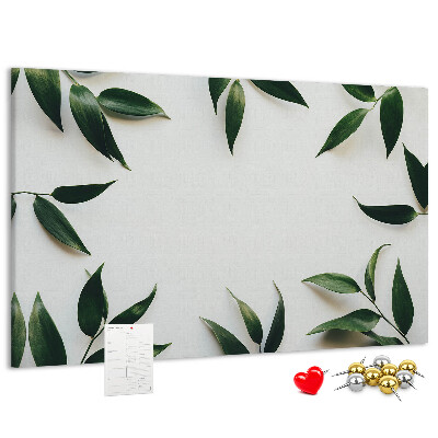 Bild mit Korkrückwand Blätter in einem zarten, minimalistischen Arrangement