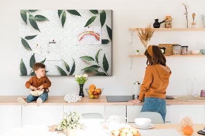 Bild mit Korkrückwand Blätter in einem zarten, minimalistischen Arrangement