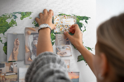 Grüne Weltkarte mit Vegetation mit Korkrückwand