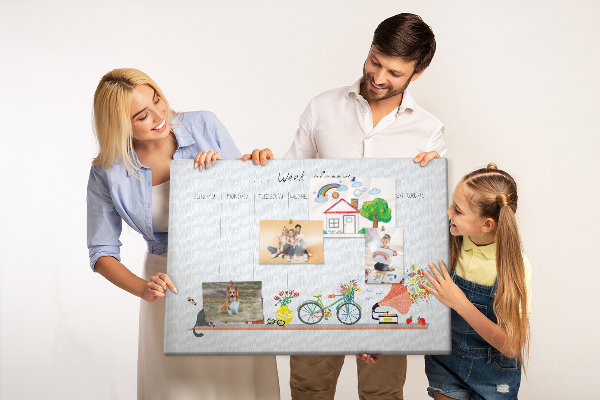 Korktafel farbenfroher Wochenplaner mit Büromotiven
