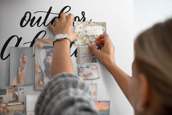 Bilder mit Korkrückwand mit Outdoor-Abenteuer-Symbolen