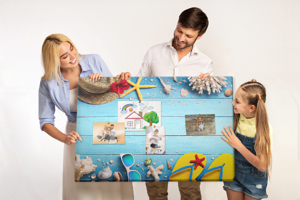 Kork-Pinnwand mit Motiv Sommerurlaub am Strand und Accessoires