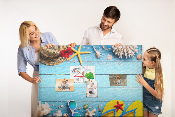 Kork-Pinnwand mit Motiv Sommerurlaub am Strand und Accessoires