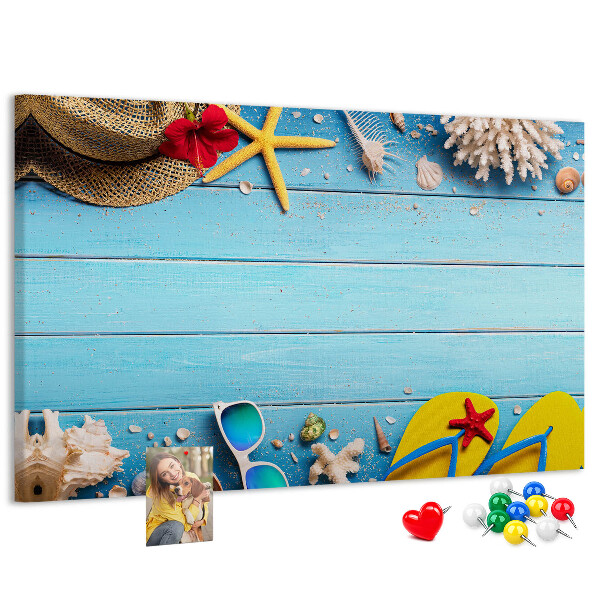 Kork-Pinnwand mit Motiv Sommerurlaub am Strand und Accessoires