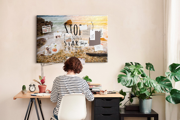 Korktafel mit einem maritim inspirierten Motiv