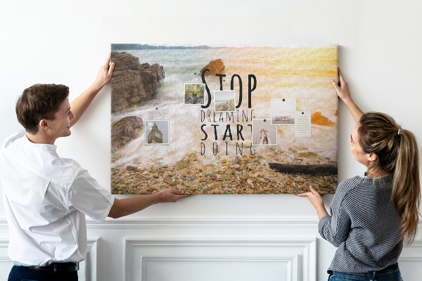 Korktafel mit einem maritim inspirierten Motiv