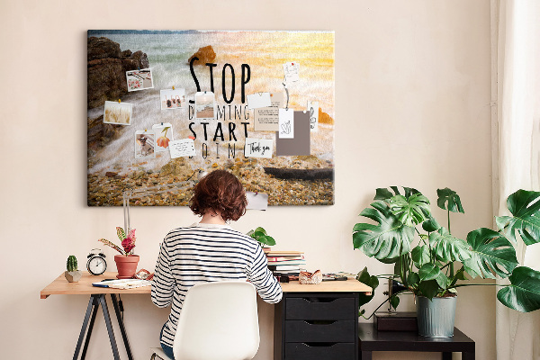 Korktafel mit einem maritim inspirierten Motiv