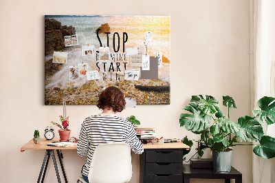 Korktafel mit einem maritim inspirierten Motiv