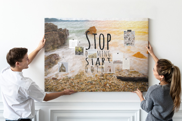 Korktafel mit einem maritim inspirierten Motiv