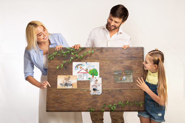Kork-Pinnwand mit Motiv Naturholz und grünen Zweigen