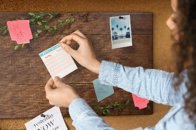 Kork-Pinnwand mit Motiv Naturholz und grünen Zweigen