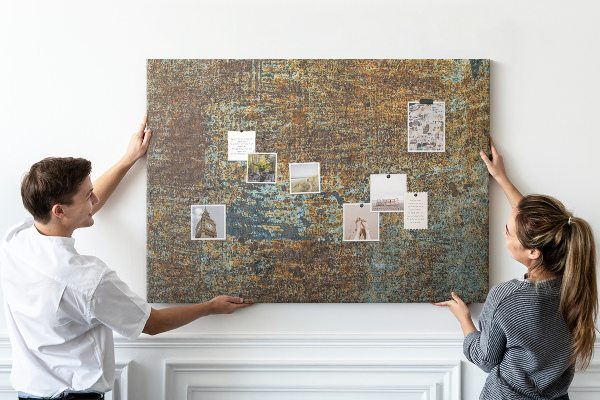 Bilder mit Korkrückwand rostige Oberfläche mit blauen Akzenten