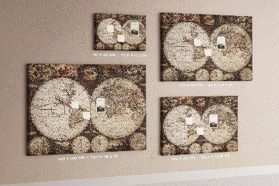 Korktafel mit antiker Weltkarte und geografischen Details