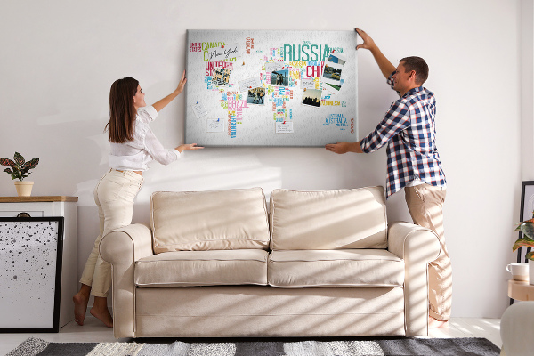 Korkbild Weltkarte mit farbigen Ländernamen