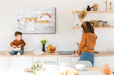Korktafel mit Motiv Familienerinnerungen auf Holzgrund