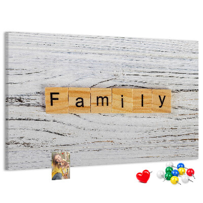 Korktafel mit Motiv Familienerinnerungen auf Holzgrund
