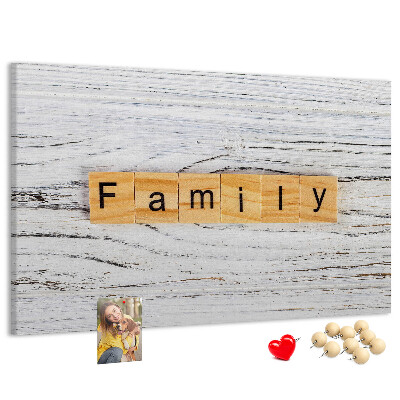 Korktafel mit Motiv Familienerinnerungen auf Holzgrund