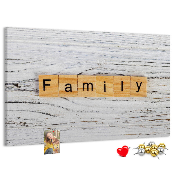 Korktafel mit Motiv Familienerinnerungen auf Holzgrund