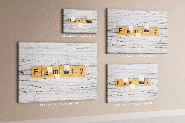 Korktafel mit Motiv Familienerinnerungen auf Holzgrund