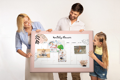 Korktafel stilvoller Monatsplaner mit floralen Akzenten