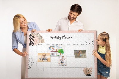 Korktafel stilvoller Monatsplaner mit floralen Akzenten