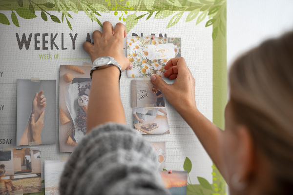 Kork-Pinnwand mit Speiseplan-Design von Green Leaf