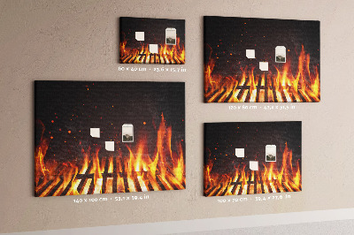 Bilder mit Korkrückwand brennendes Feuer vor einem Grillrost