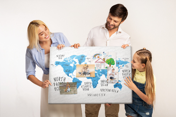 Korktafel Weltkarte mit Namen der Ozeane und Länder