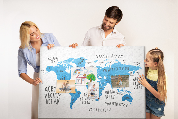 Korktafel Weltkarte mit Namen der Ozeane und Länder