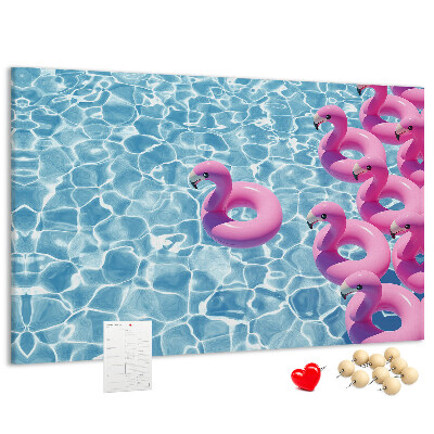 Kork-Pinnwand mit Motiv Rosa Flamingos vor dem blauen Wasser
