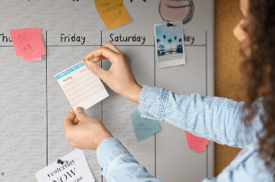 Wochenplaner buntes Design mit Pflanzen und Korkoberfläche