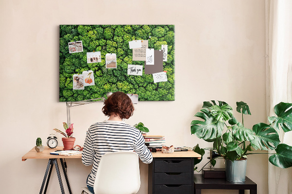 Wandbild mit Korkrückwand grüner Wald mit dichter Vegetation